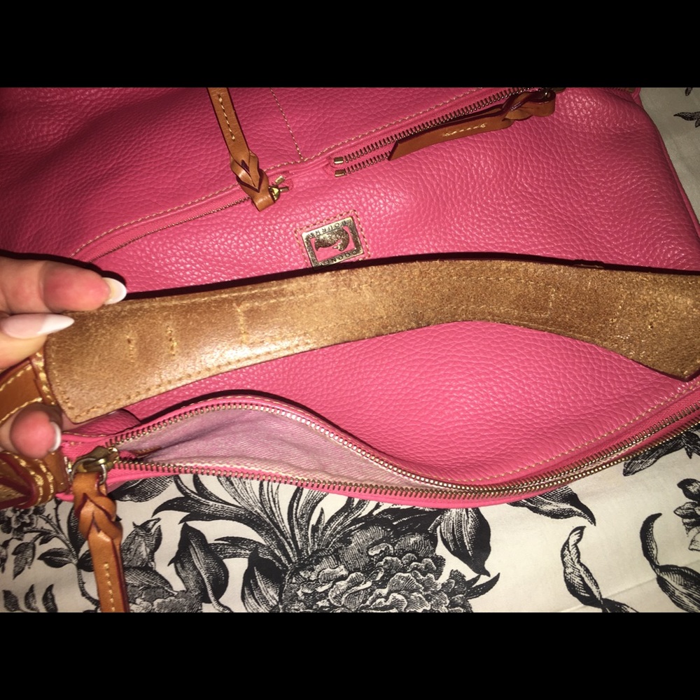 Gorgeous Dooney & Bourke Handbag - Picture 8 of 8